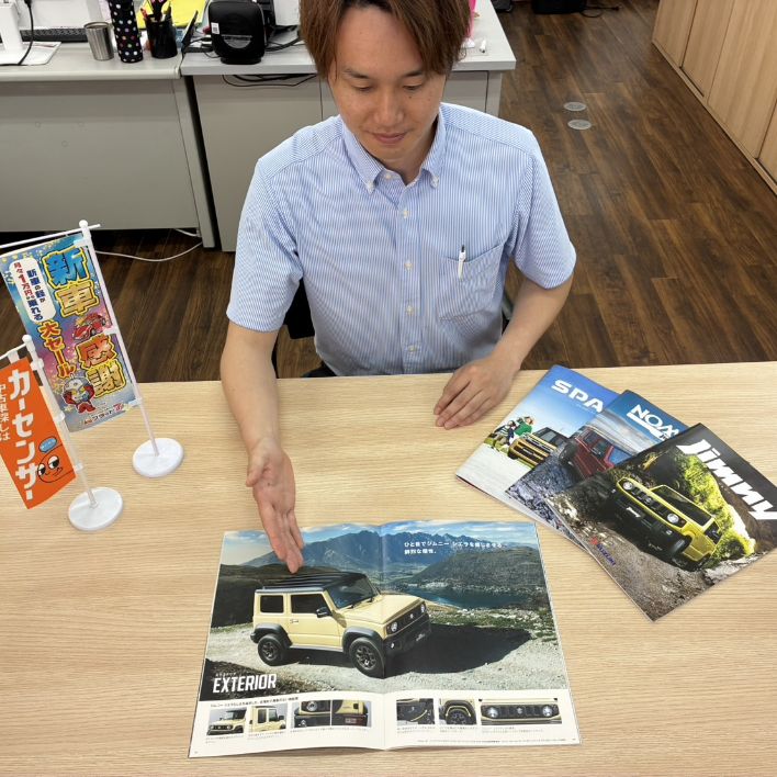 整備の進め方を説明する整備士